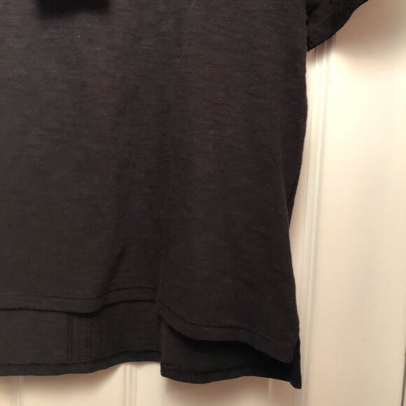 THE NORTH FACE Women's Emerine Black T Shirt - Picture 5 of 12